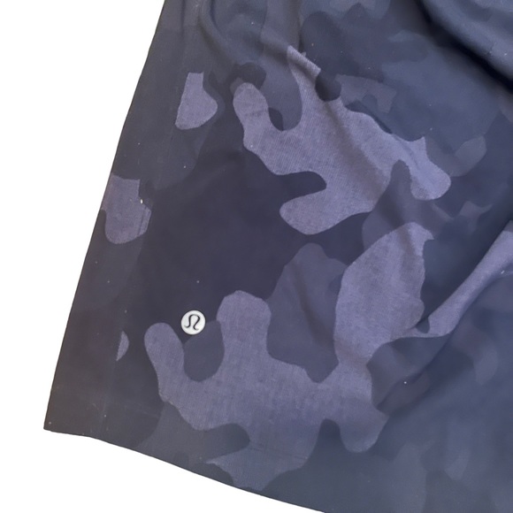 Men’s Lululemon T.H.E. 9” Dark Blue Camo Athletic Shorts - Picture 6 of 12